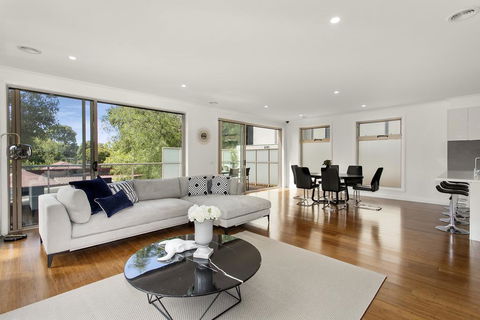 NEW Inner Melb Luxury Modern Grand Holiday House - Great Location, Wifi, Parking - Accommodation Nelson Bay 1