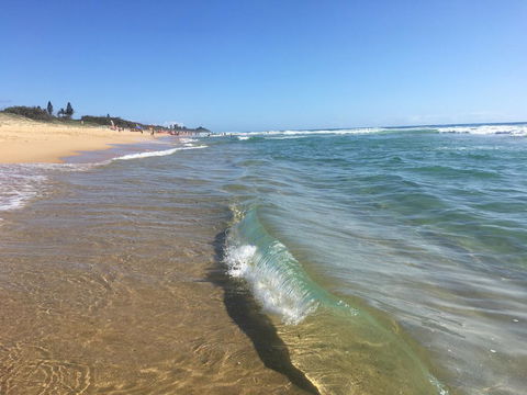 NEW UPMARKET COMFORTABLE 2 Bed, 2 Bath, OCEAN VIEWS, 250m To BUDDINA BEACH! - Accommodation Nelson Bay 0