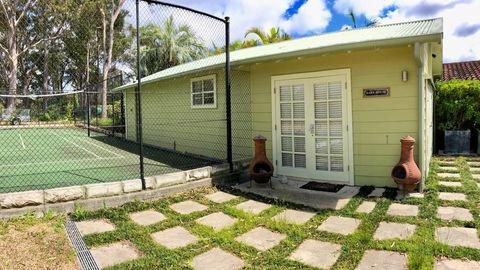 NEW: Tranquil Retreat -The Barn House Ingleside, Northern Beaches - Accommodation Nelson Bay 1