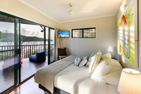 NEWLY BEAUTFULLY RENOVATED 16 The Casuarina - 3 Bedroom House With 180 Degree Ocean Views - Accommodation Nelson Bay 2