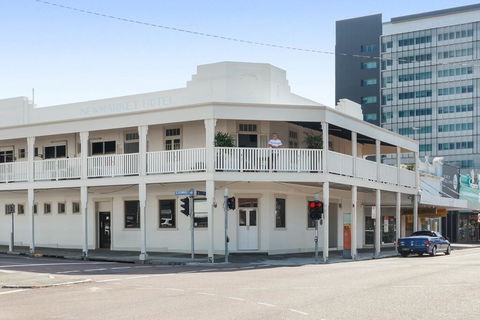 Newmarket Hotel - Accommodation Nelson Bay 2