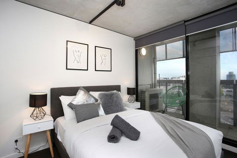 NGV Art Centre Retreat - StayCentral - Accommodation Nelson Bay 3