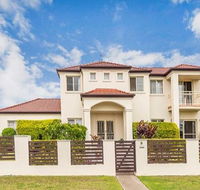 Nice home in the Regatta waters estate close to theme parks - Accommodation Nelson Bay