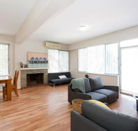 Nights on Broadway - Close to River UWA  Hospitals - Nelsons Bay Accommodation