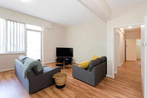 Nights On Broadway - Close To River, UWA & Hospitals - Nelsons Bay Accommodation 3