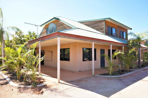 Ningaloo Breeze Villa 10 - 3 Bedroom Fully Self-Contained Disabled-Friendly Accommodation - Accommodation Nelson Bay 0