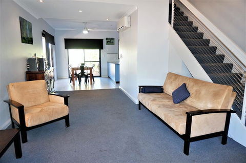 Ningaloo Breeze Villa 2 - 3 Bedroom Fully Self-Contained Holiday Accommodation - Accommodation Nelson Bay 3