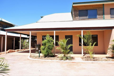 Ningaloo Breeze Villa 2 - 3 Bedroom Fully Self-Contained Holiday Accommodation - Accommodation Nelson Bay 0