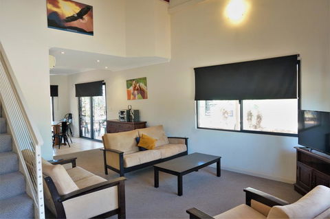 Ningaloo Breeze Villa 5 - 3 Bedroom Fully Self-Contained Holiday Accommodation - Accommodation Nelson Bay 2