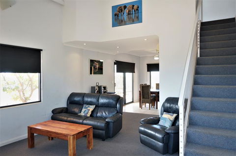 Ningaloo Breeze Villa 6 - 3 Bedroom Fully Self-Contained Holiday Accommodation - Nelsons Bay Accommodation 1