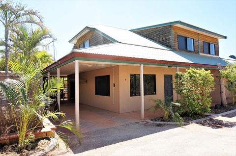 Ningaloo Breeze Villa 8 - 3 Bedroom Fully Self-Contained Holiday Accommodation - Nelsons Bay Accommodation 0