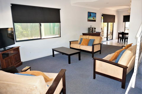 Ningaloo Breeze Villa 8 - 3 Bedroom Fully Self-Contained Holiday Accommodation - Nelsons Bay Accommodation 1