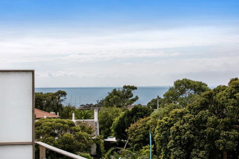 NORTH POINT RETREAT - MORNINGTON - Accommodation Nelson Bay 2