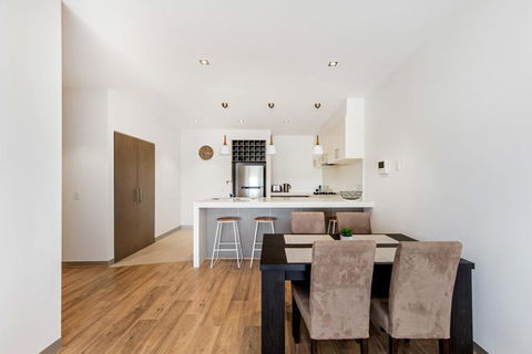NORTH POINT RETREAT - MORNINGTON - Accommodation Nelson Bay 0