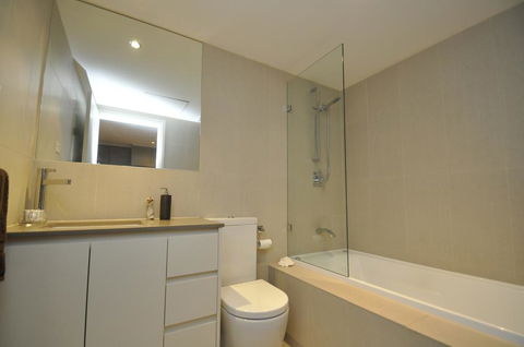 NORTH SYDNEY FULLY SELF CONTAINED MODERN 2 BED APARTMENT (16WAL) - Accommodation Nelson Bay 3