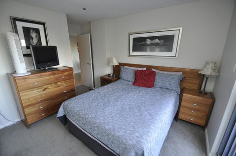 NORTH SYDNEY FULLY SELF CONTAINED MODERN 2 BED APARTMENT (16WAL) - Accommodation Nelson Bay 0