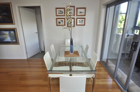 NORTH SYDNEY FULLY SELF CONTAINED MODERN 2 BED APARTMENT (16WAL) - Accommodation Nelson Bay 1
