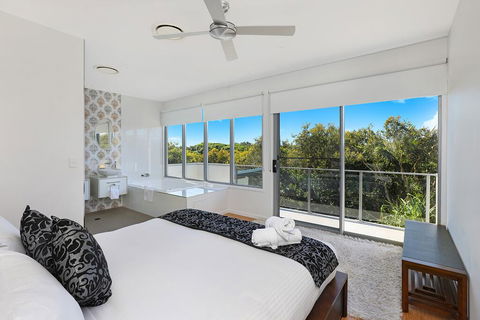 NORTHSHOR- ULTIMATE BEACH HOUSE - Accommodation Nelson Bay 2