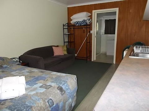 Oakridge Motel Tourist Park - Accommodation Nelson Bay 0