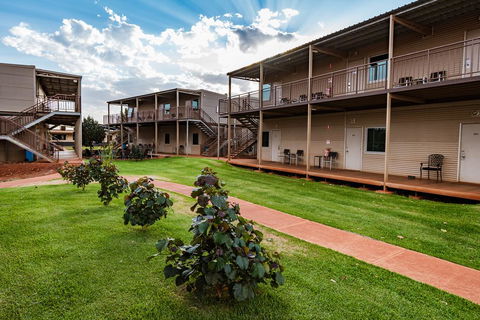 Oasis Newman - Nelsons Bay Accommodation 0