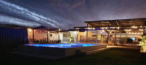Oasis Newman - Nelsons Bay Accommodation 1