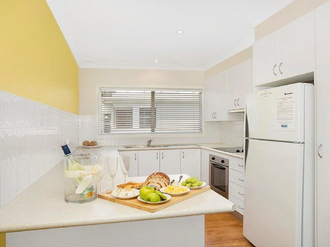 Ocean Blue Apartment Three - Apartment On 2nd Level - Accommodation Nelson Bay 3