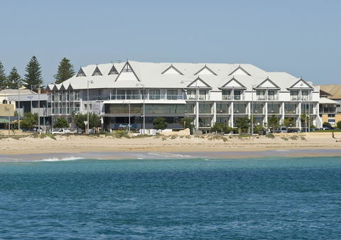 Ocean Centre Hotel - Nelsons Bay Accommodation 0