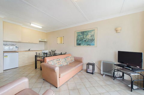 Ocean Court 8 13 Lord Street - Accommodation Nelson Bay 3