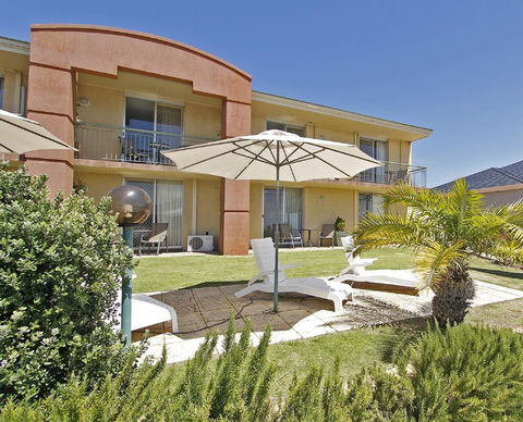 Ocean View Motel - Nelsons Bay Accommodation 1