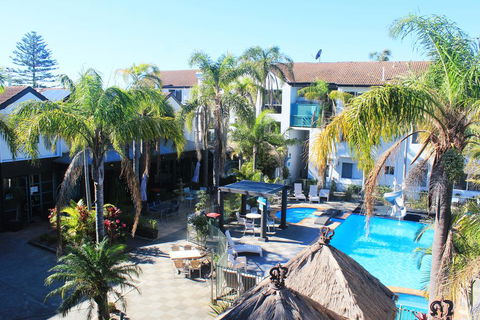 Oceanside Hawks Nest - Accommodation Nelson Bay 1