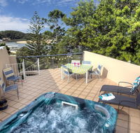 oceanview 6 with rooftop terrace  spa - Accommodation Nelson Bay