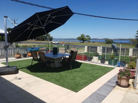 ON THE ESTUARY - Nelsons Bay Accommodation 3