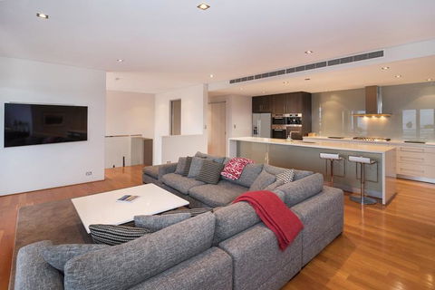 Opulent Oasis - Luxurious Old Dunsborough With Pool And Ocean Views - Nelsons Bay Accommodation 3