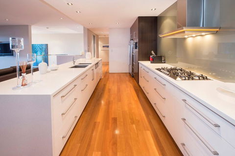Opulent Oasis - Luxurious Old Dunsborough With Pool And Ocean Views - Nelsons Bay Accommodation 2