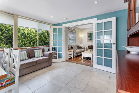 Oscars Pet Friendly Beach House, 14 Tomaree Road - Accommodation Nelson Bay 3