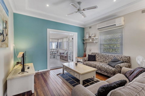 Oscars Pet Friendly Beach House, 14 Tomaree Road - Accommodation Nelson Bay 0