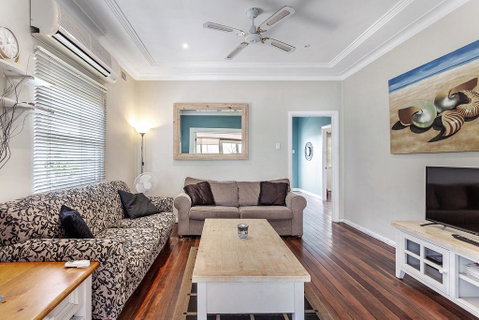 Oscars Pet Friendly Beach House, 14 Tomaree Road - Accommodation Nelson Bay 1