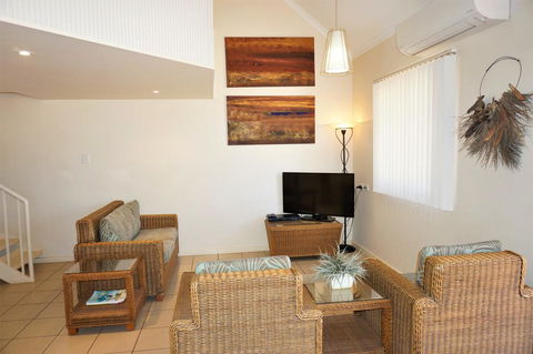 Osprey Holiday Village Unit 101/2 Bedroom - Nelsons Bay Accommodation 2