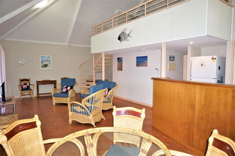 Osprey Holiday Village Unit 109 - Pleasant 3 Bedroom Holiday Villa With A Pool In The Complex - Accommodation Nelson Bay 1