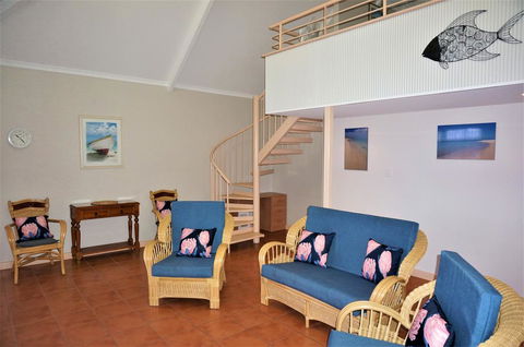 Osprey Holiday Village Unit 109 - Pleasant 3 Bedroom Holiday Villa With A Pool In The Complex - Accommodation Nelson Bay 2