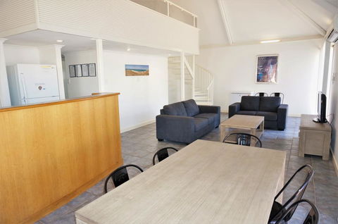 Osprey Holiday Village Unit 111 - Splendid 3 Bedroom Holiday Villa With A Pool In The Complex - Accommodation Nelson Bay 1