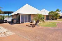 Osprey Holiday Village Unit 111 - Splendid 3 Bedroom Holiday Villa with a Pool in the Complex