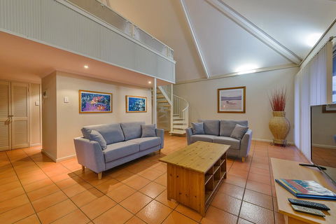 Osprey Holiday Village Unit 123 - Blissful 3 Bedroom Holiday Villa With A Pool In The Complex - Accommodation Nelson Bay 3