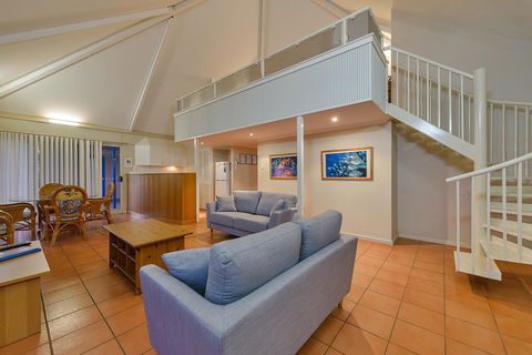 Osprey Holiday Village Unit 123 - Blissful 3 Bedroom Holiday Villa With A Pool In The Complex - Accommodation Nelson Bay 2
