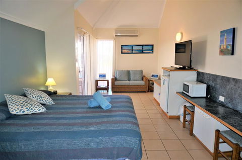 Osprey Holiday Village Unit 201-1 Bedroom - Wonderful 1 Bedroom Studio Apartment With A Pool In The Complex - Accommodation Nelson Bay 1