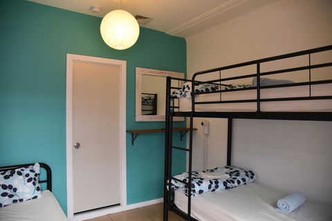Ozzie Pozzie Backpackers - Port Macquarie YHA - Accommodation Nelson Bay 1
