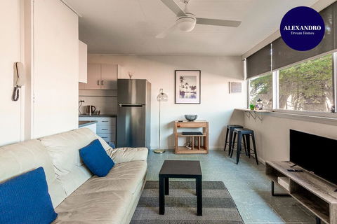 PADDINGTON PAD With PARKING & SMART TV & POOL - Accommodation Nelson Bay 0