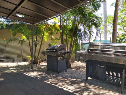 Palm Court Backpackers - Accommodation Nelson Bay 2