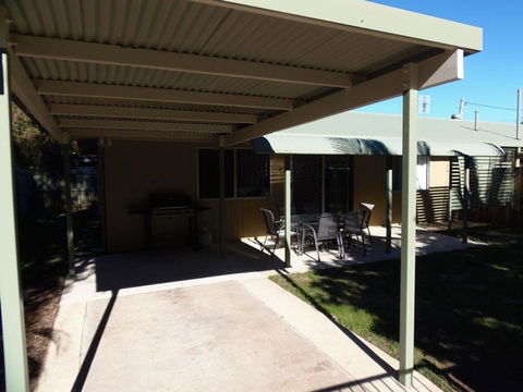 Palmgrove 2 - Rainbow Beach, Pet Friendly, Fully Fenced, Air Conditioned, Five Minutes To Beach - Accommodation Nelson Bay 3