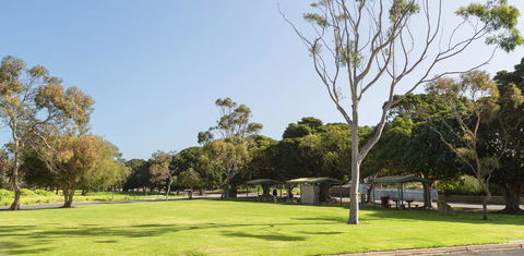 PALPERIPA - 23 Heathcote Street - Accommodation Nelson Bay 3
